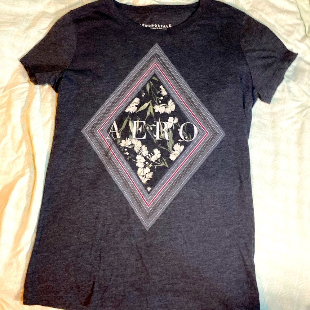 🌴Aeropostale charcoal floral diamond tee